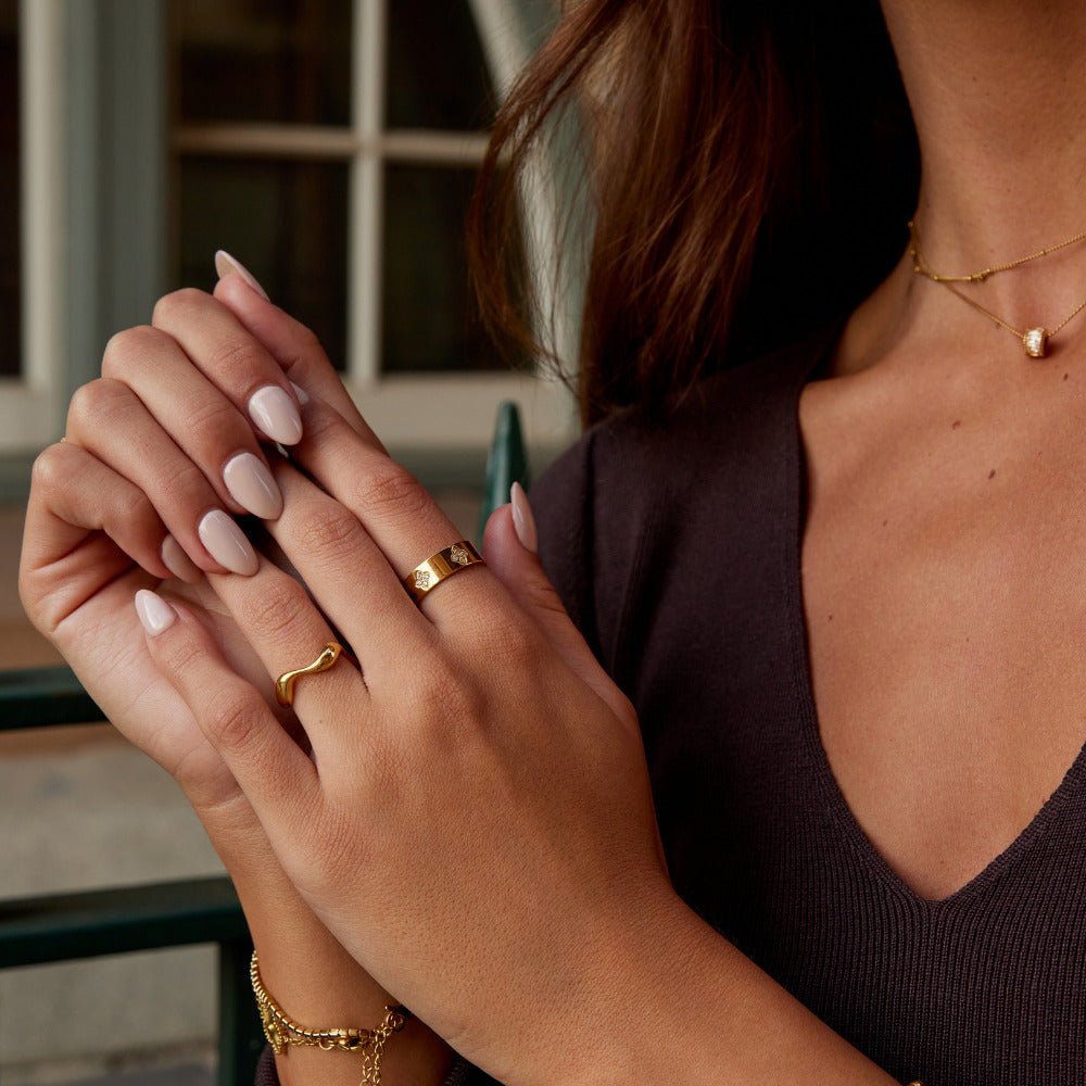 Gold-Tone Clover Crystal Band Ring