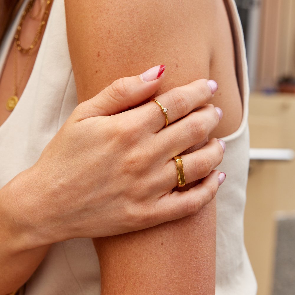 Lola Signet Bar Ring