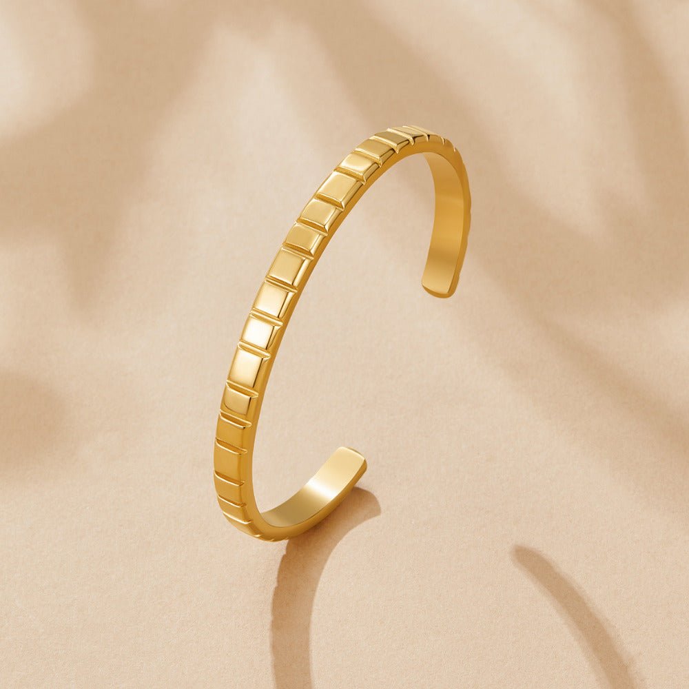 Tasha Ribbed Gold-Tone Bangle
