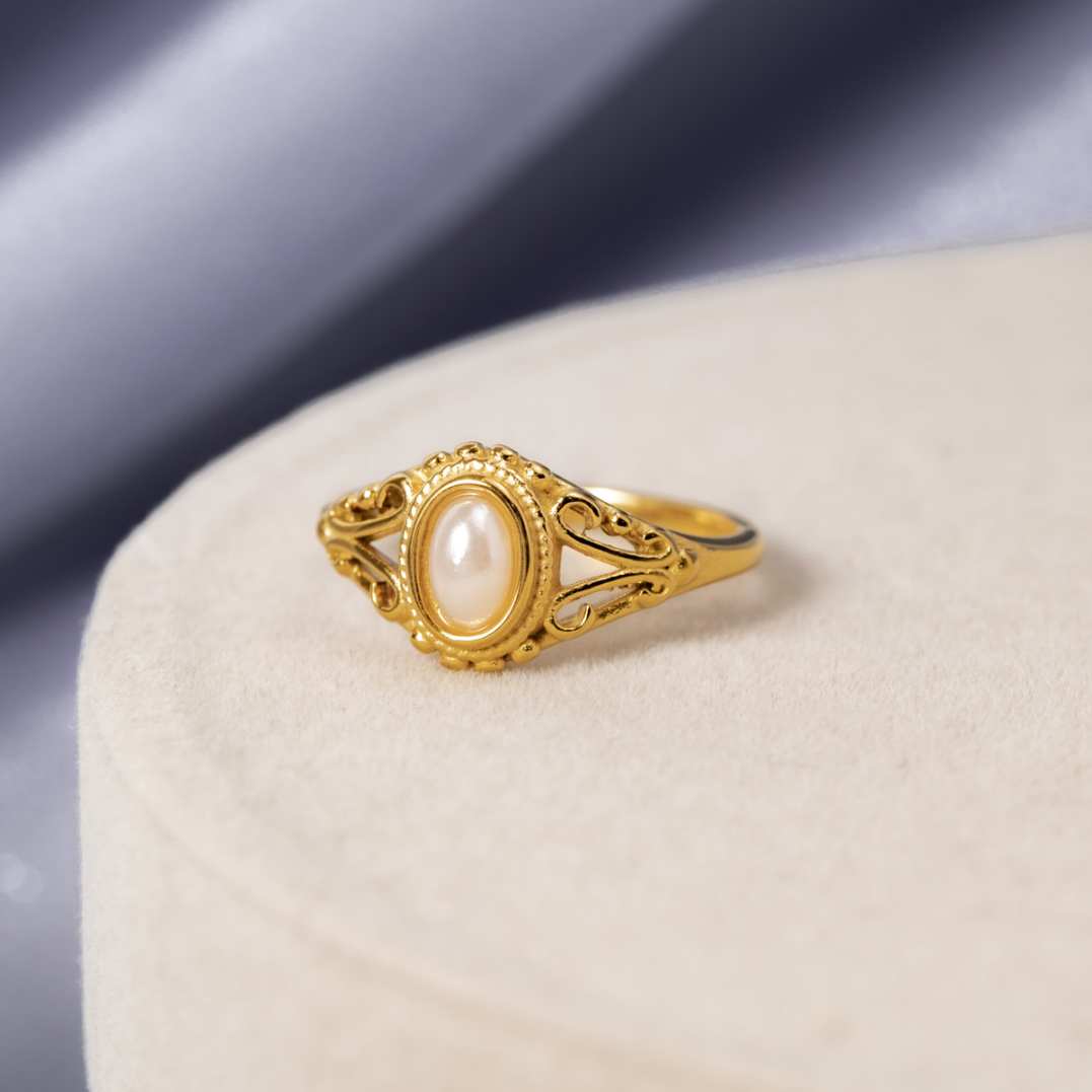 Vintage Pearl Gold-Tone Ring