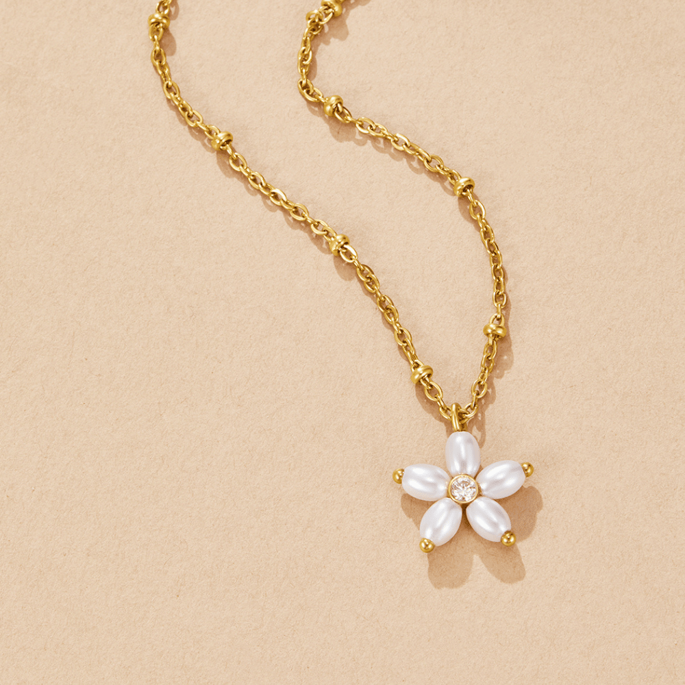 White Flower Pearl Pendant Necklace