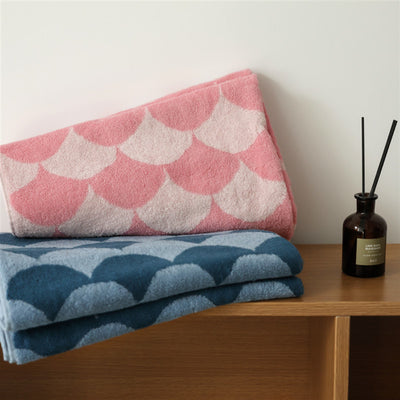 Fish scale pattern two-color series towel