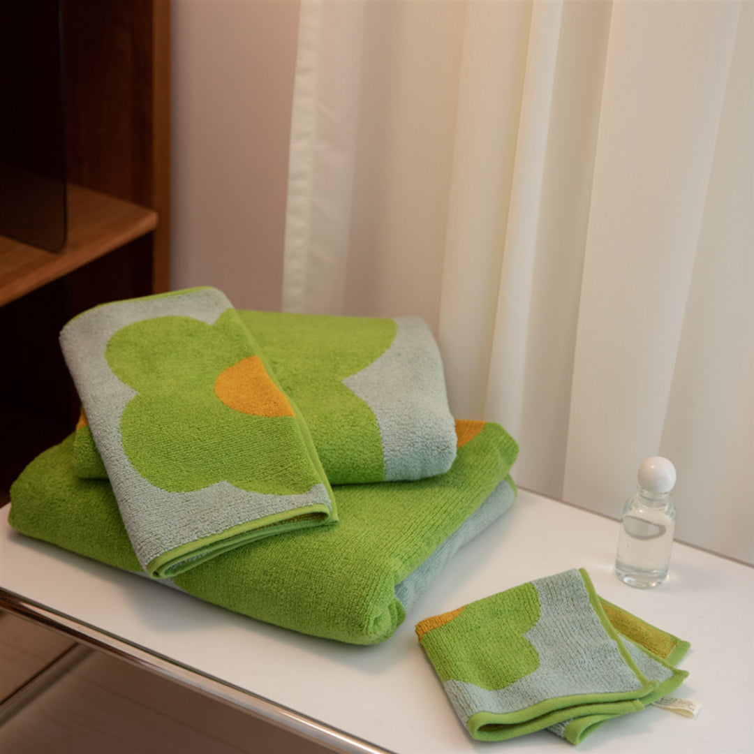 Tri-color sunflower towel