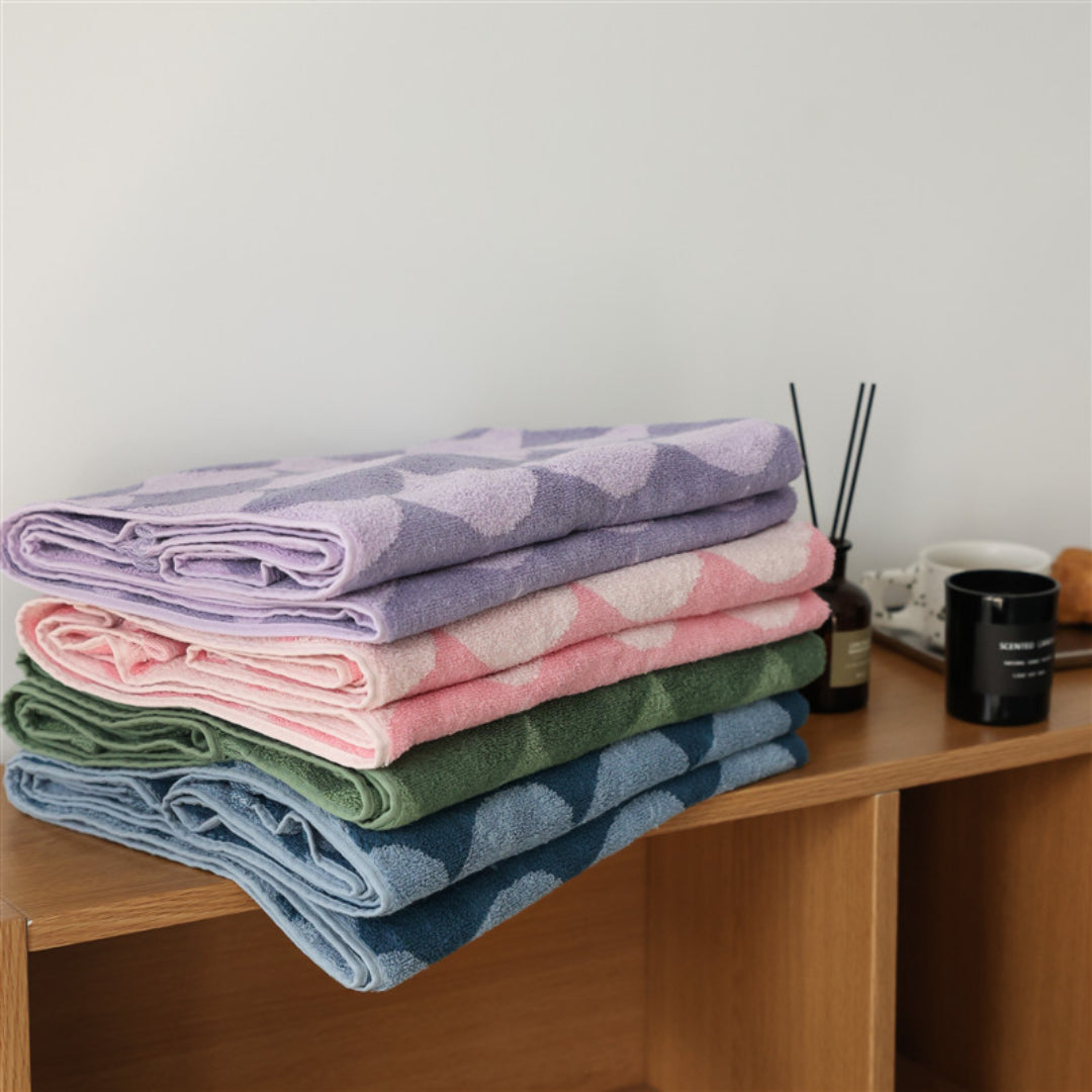 Fish scale pattern two-color series towel